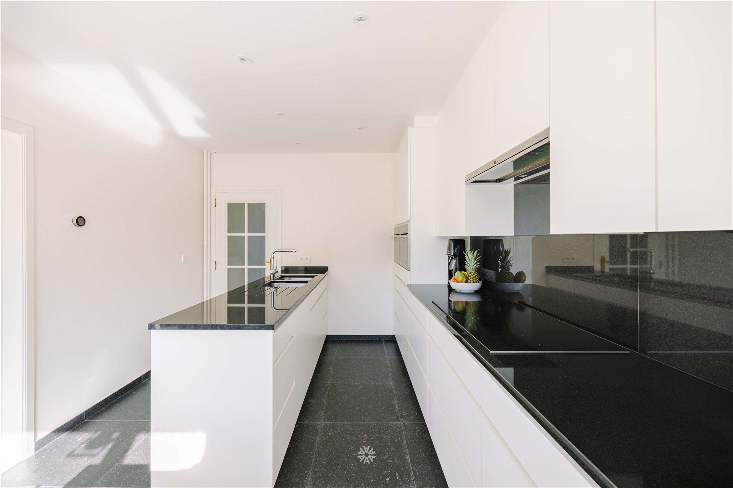 Move-in ready home with 5 bedrooms - photo 3