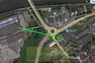 Dit handelspand geniet een uitstekende ligging in de gemeente Kluisbergen. Gelegen langsheen N8 met verbinding richting Oudenaarde - Brakel en...