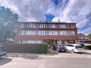 Doe een virtueel bezoek via www.living-stone.be én boek een bezoek in.Gezellig appartement met 2 slaapkamers (80m²) te ItterbeekGelegen op de 2de...