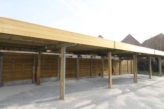 1 carport achter nieuwbouwappartementen.Een veilige plaats voor uw wagen.Bijkomend 5,00 eur syndic...