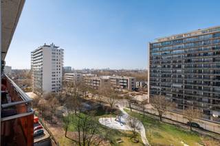 Verscholen in het levendige hart van Berchem, omringd door knusse eettentjes en slechts op een boogscheut verwijderd van het rustgevende...