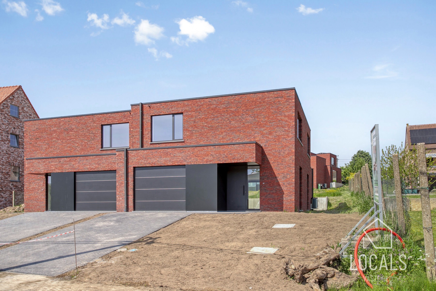 Ruime HOB met garage, tuin & 3 slaapkamers op toplocatie! - foto 1