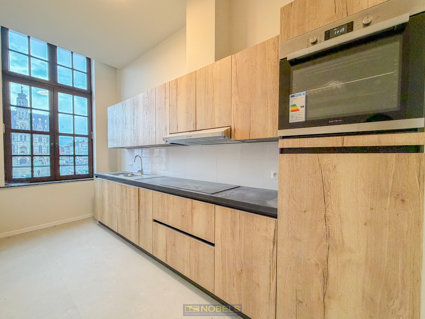 TE HUUR: stijlvol gerenoveerd duplex-appartement met uniek zicht op het stadhuis van Oudenaarde - ideaal voor kangoeroewonen of co-housing! - photo 3