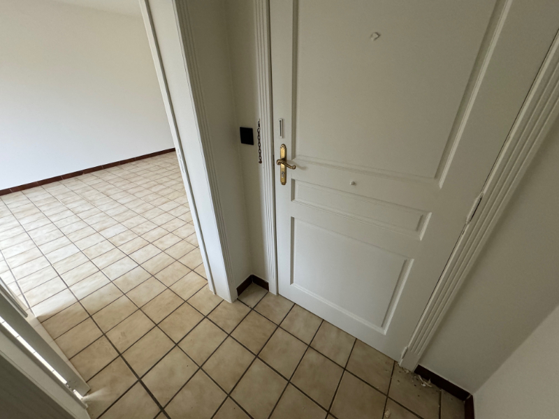 Gerenoveerd twee slaapkamer appartement met 2 terrassen en private ondergrondse parking en 2 kelderbergingen TE KOOP via EXPERT-IMMO - photo 5