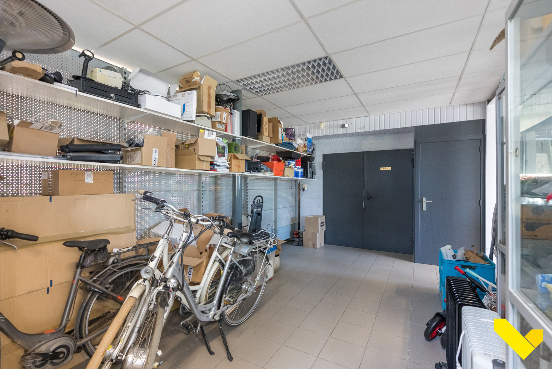 Volledig gebouw — Handelspand &amp; Appartement - foto 4