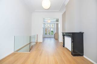 Located in Forest, between Altitude 100 and Place Albert, in a quiet and sought-after street, discover this beautifully renovated duplex of...