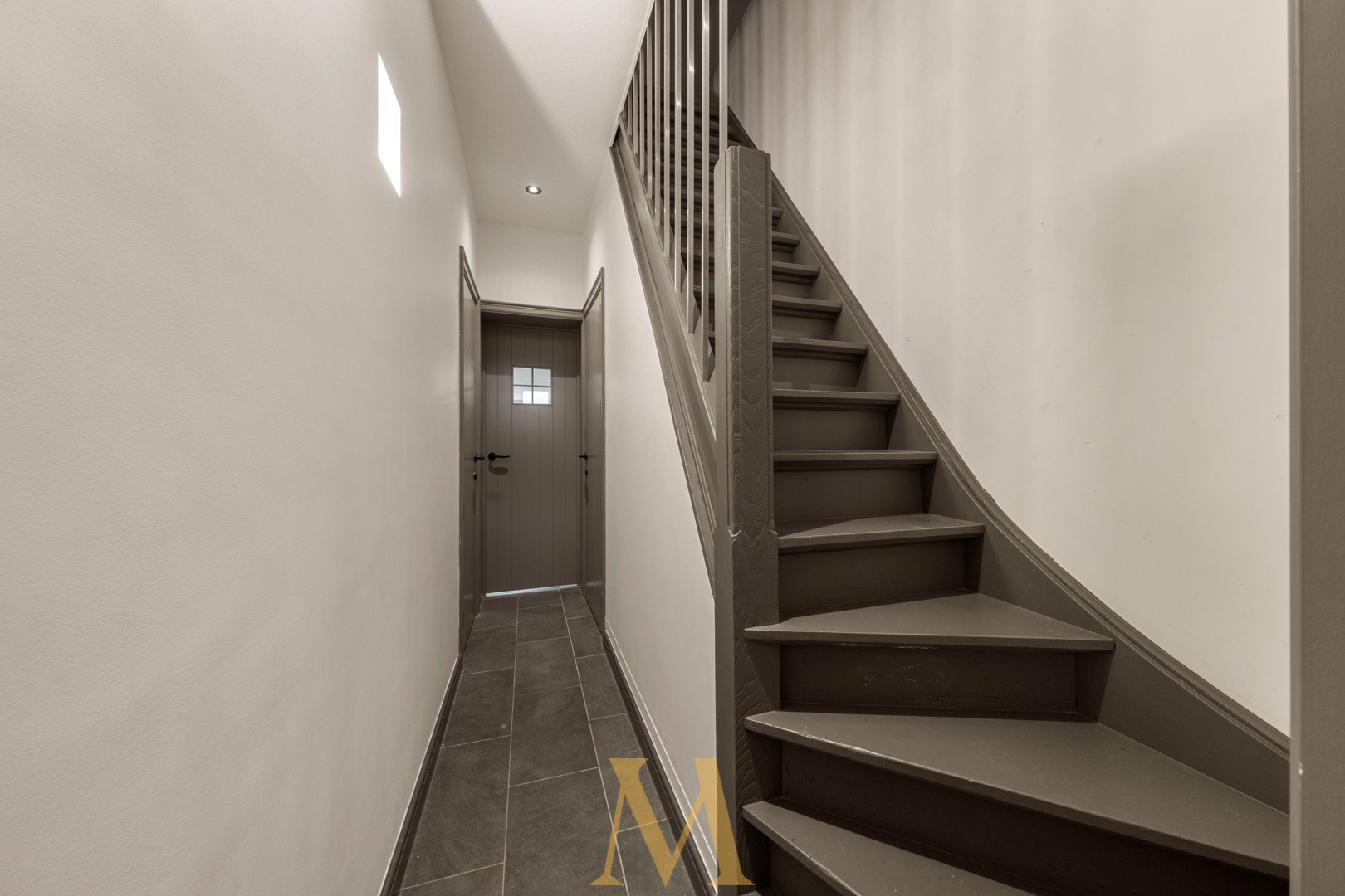 Volledig gerenoveerde woning met 3 slaapkamers, tuin en garage in centrum Olsene - foto 2