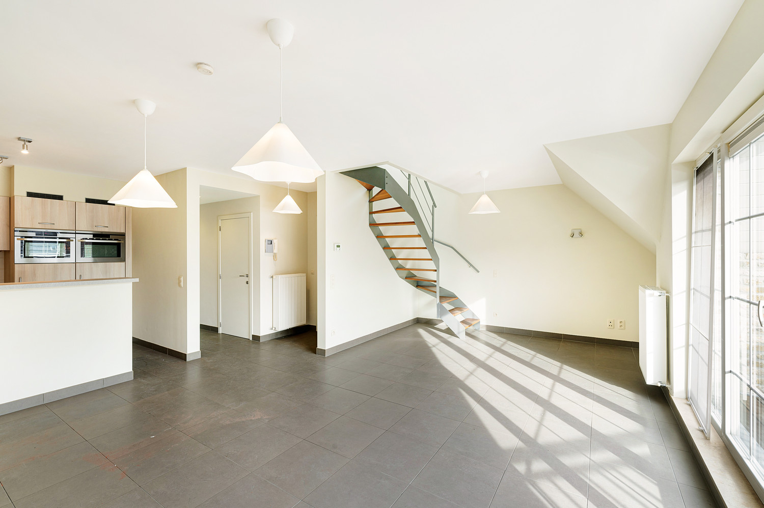Groot woonappartement (109m²) met terrassen in villa residentie - foto 5