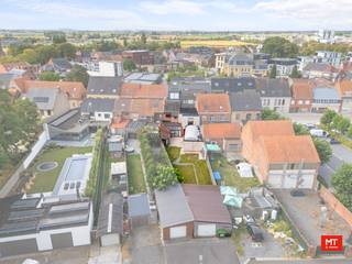 In het hart van Langemark, op wandelafstand van alle voorzieningen, vind je deze bijzonder ruime eigendom. Het pand bestaat uit een...