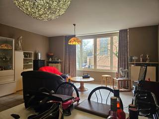 BEZOEK AANVRAGEN ENKEL MOGELIJK VIA VOLGENDE LINK: https://verlinden.mijnhuurprofiel.be/property/71df7d14-37fa-4dd1-ab32-9cb455b3067b<br /><br />Dit verzorgd appartement op de 1ste verdieping (lift aanwezig) is gelegen op een toplocatie tegenover de kerk in Mol-centrum. <br /><br />Via de inkomhal kom je terecht in de ruime leefruimte. De aanpalende keuken is voorzien van een koelkast, kookplaats, afzuigkap, dubbele spoeltafel en voldoende opbergruimte. De inkomhal geeft tevens toegang tot de ruime slaapkamer (19 m²), badkamer, toilet en berging. De badkamer is uitgerust met een ligbad en een wastafel met dubbele lavabo in meubel.<br /><br />Achteraan is er een balkon aanwezig.<br /><br />Je kan de wagen parkeren in de ondergrondse parking.<br /><br />Huurprijs: € 775/maand | geen gemeenschappelijke kosten | beschikbaarheid: 01/04/2026 | EPC: 152 kWh/m² (label B)