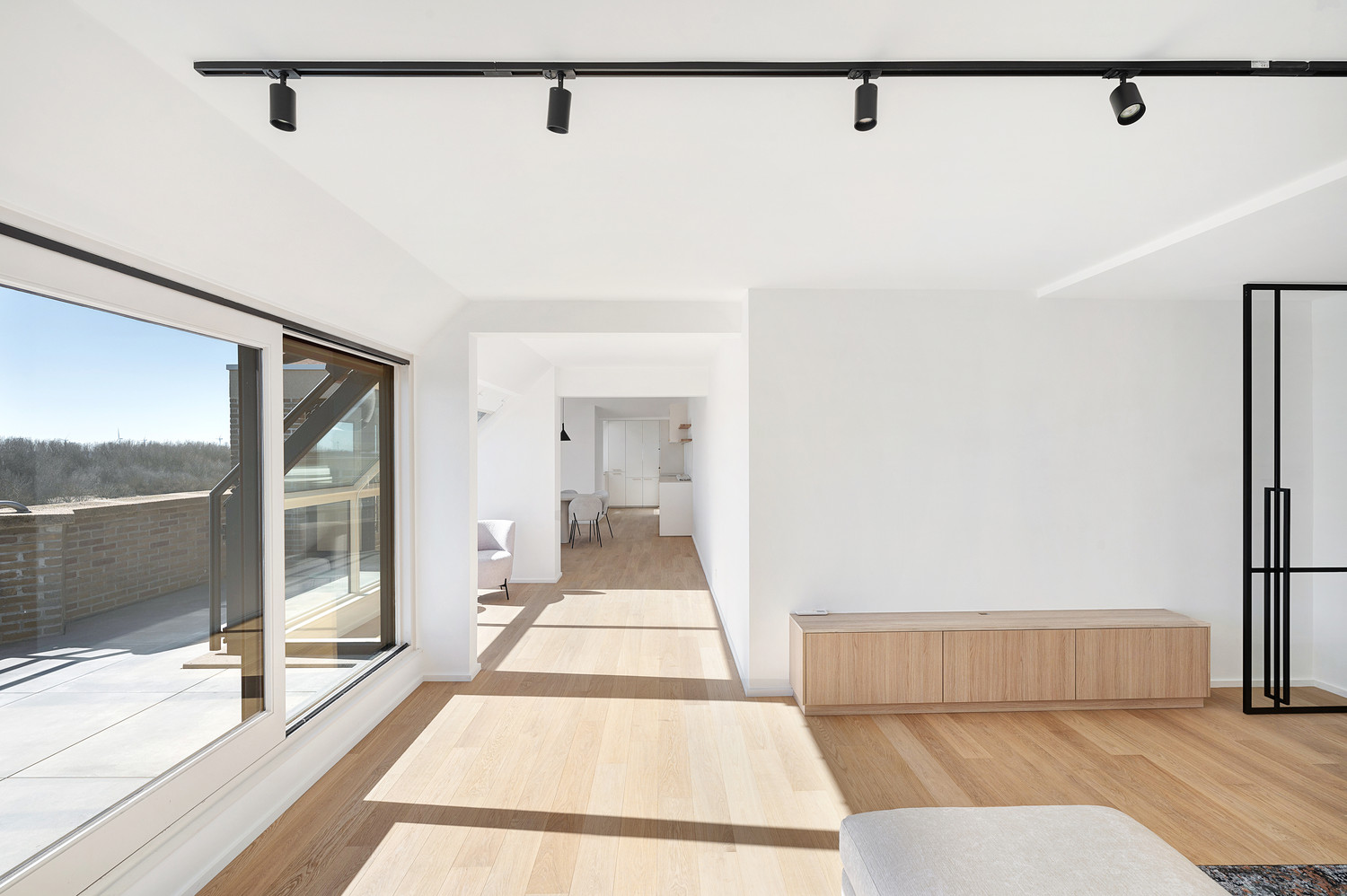 Uitzonderlijk duplex appartement met 4 slaapkamers en groot terras net achter de Zeedijk in Duinbergen - photo 4