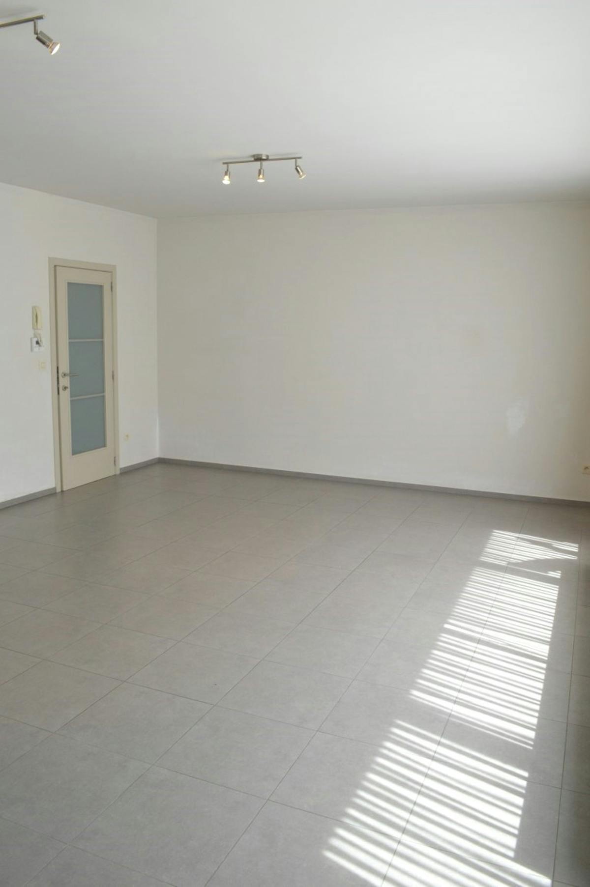 2 bedroom apartment with garage for rent in Ypres! - photo 4