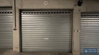 Square Estate presenteert deze prachtige afgesloten garage plaats gelegen in een beveiligd gebouw op de Markt in Wemmel. Mis deze kans niet om deze...