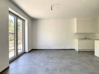 Nieuwbouwwoning (E-peil 28) met 3 slaapkamers en gezellige tuin te huur nabij het centrum van Oudenaarde.Deze energie-efficiënte woning is...