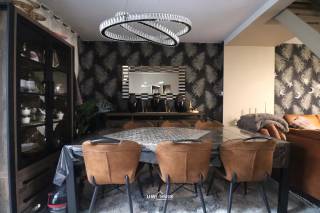 Bent u op zoek naar een gezinswoning met 3 slaapkamers, terras én zonnige tuin?Lees en kijk dan snel even verder!Deze woning is ideaal gelegen,...