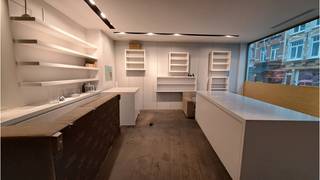 Uniek Handelspand met ruime Woonst ( thans uitgebaat als vakantiewoning ) op een commerciële en toeristische toplocatie in de Philipstockstraat,...