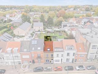 Te koop in Wemmel, centraal gelegen woning met 4 slaapkamers.Deze gesloten bebouwing is gelegen in het centrum van Wemmel. De woning telt 4...