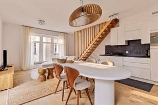 <p><span>OPEN HOUSE Thu, Aug. 27 This furnished duplex apartment is available for a no-obligation viewing on Thursday, August 27, between 5:30 p.m. and 6:30 p.m. You are most welcome! Located in the heart of Leuven’s historic center, the luxurious Vesalius development is situated in the immediate vicinity of shops and cozy restaurants and within walking distance of the train station. We are pleased to offer for rent this recently furnished duplex apartment, completed in 2016, with a net living area of no less than 89 m². This energy-efficient apartment, situated on the second and top floor, features a spacious entryway with a guest restroom, a majestic living room with an open, fully equipped kitchen, a night hall with custom-built closets, a spacious bedroom—also equipped with custom-built closets— and a bathroom with a bathtub, shower, toilet, and double sink. There is also a practical storage room. Additionally, the apartment offers a spacious basement storage unit and a private bicycle storage area. There is also the option to rent an underground parking space in the building for €100/month. In short, this apartment is definitely worth your consideration. Monthly fixed costs €125.00. </span></p>