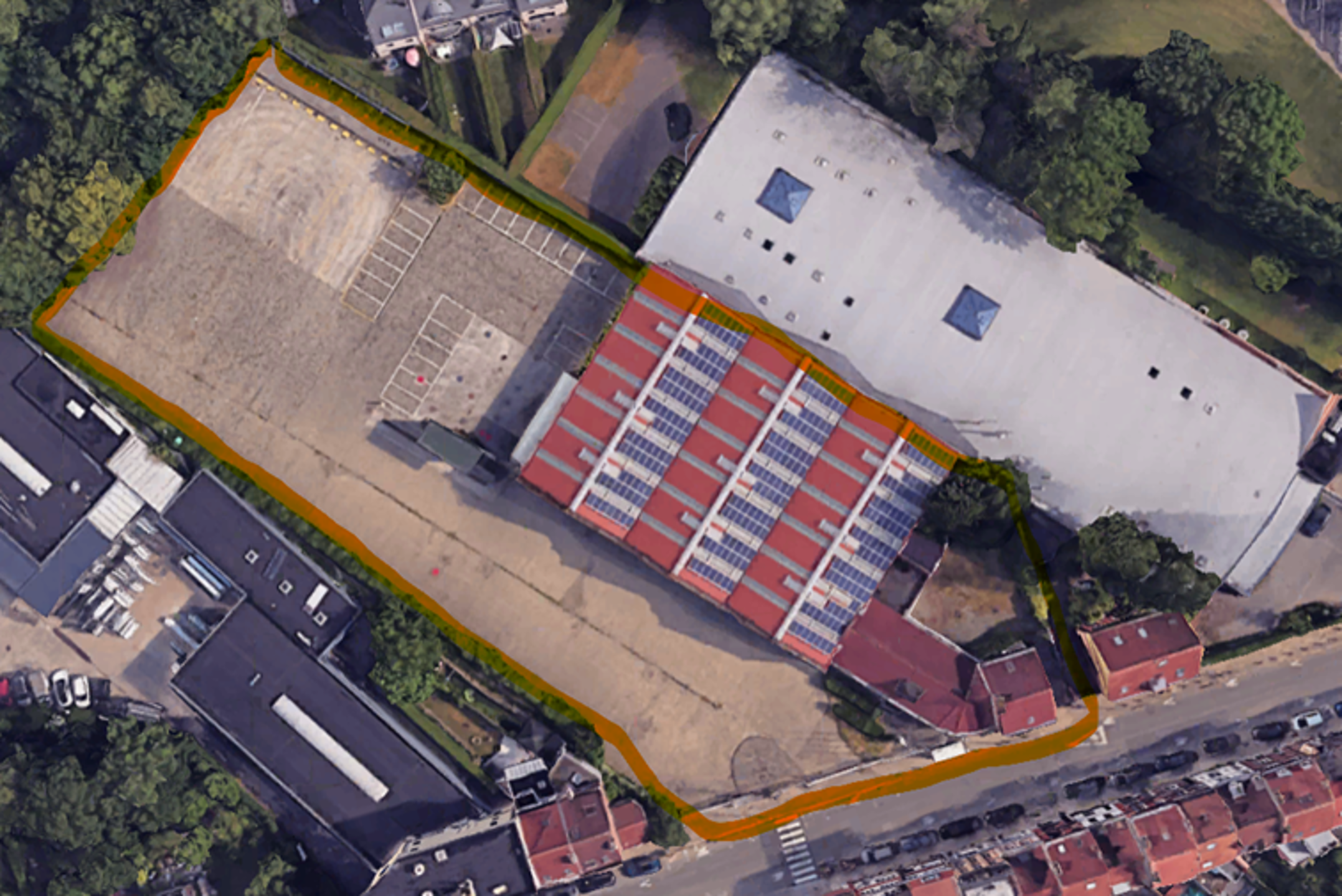 TE HUUR : Terrein 3.722m² met magazijn 1.490m² en kantoor 250m² - foto 1