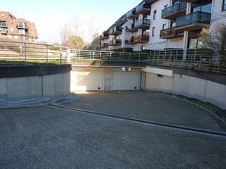 Place de parking à vendre dans un garage couvert et fermé de la résidence Koksijde Promenade, près de Ster der Zee.<br />Niveau -1 / numéro de place S120