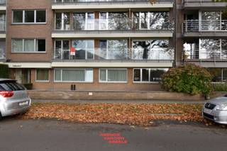 Dit appartement heeft een prachtige ligging net buiten het centrum en nabij het Stil Ende, één van de meest typische Brugse plekjes. Het...