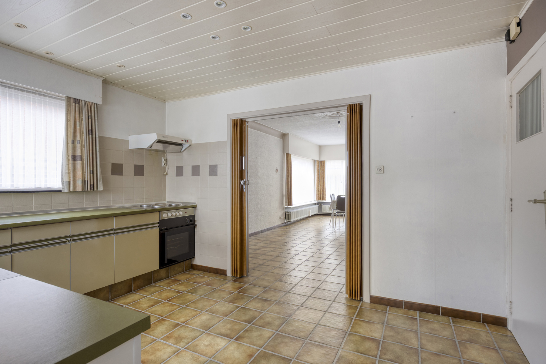 Woning met renovatiepotentieel in het centrum van Hechtel! - foto 5