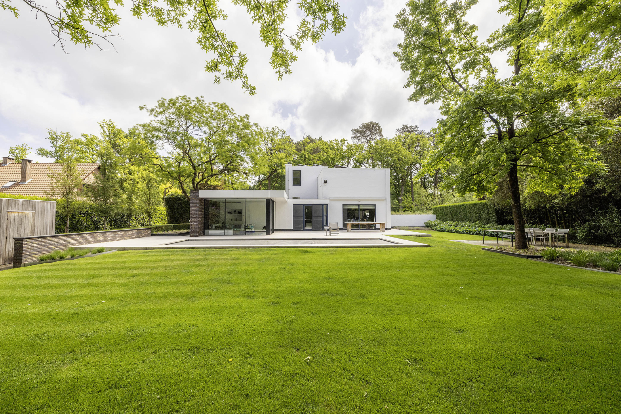 Unieke villawoning met zwembad op perceel van 2.088 m²! - foto 2
