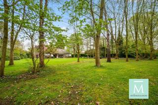 Architecturale woning op een toplocatie te Sint-Katelijne-WaverDeze prachtige woning te Sint-Katelijne-Waver werd door de huidige eigenaar gebouwd in...