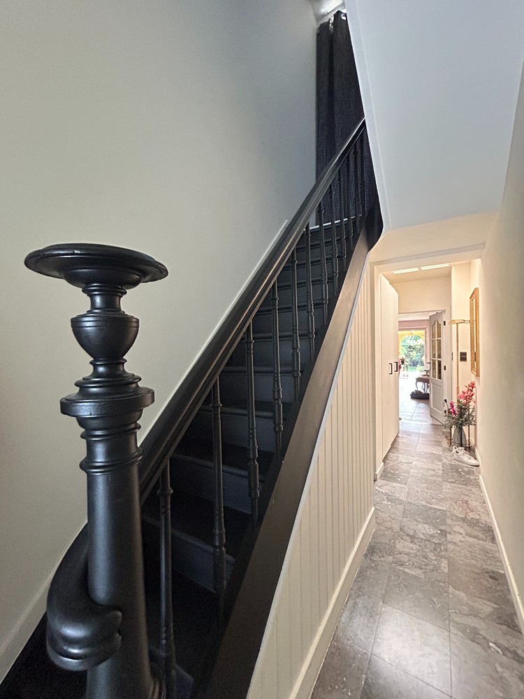 Instapklare rijwoning met 4 à 5 slaapkamers en een inpandige garage , patio en tuin ideaal gelegen nabij alles! - foto 4