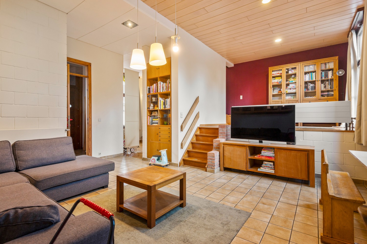 Super gezellige woning met prachtige ruime tuin en 3 slpks te Hoevenen! - foto 4