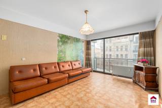 <p>Te koop: appartement in het centrum van Koksijde, op korte afstand van zee, duinen en openbaar vervoer.</p>
<p> </p>
<p>Dit appartement, gebouwd in 1976, biedt een uitstekende basis om volledig naar eigen smaak te renoveren. De ligging is centraal, waardoor winkels, horeca en het strand vlot bereikbaar zijn. Het zongerichte terras vormt een heerlijke plek om te ontspannen en te genieten van de omgeving. Dankzij de indeling en het potentieel is dit een ideale kans voor wie op zoek is naar een eigen stek aan de kust.</p>
<p> </p>
<p>Belangrijkste ruimtes:<br />• Living met toegang tot het terras en veel natuurlijke lichtinval.<br />• Badkamer met basisvoorzieningen.<br />• Inkomhal met directe toegang tot de leefruimte.<br />• Zongericht terras, ideaal voor buitenmomenten.</p>
<p> </p>
<p>Troeven:<br />• Zongericht terras.<br />• Centraal gelegen in Koksijde.<br />• Te renoveren naar eigen smaak.</p>
<p> </p>
<p>Neem vandaag nog contact op met je ERA-makelaar voor een bezoek.<br />058 51 23 23 of op christian@eraservimo.be</p>
<p> </p>
<p>JOUW DROOMAPPARTEMENT. ZO GEVONDEN!</p>
