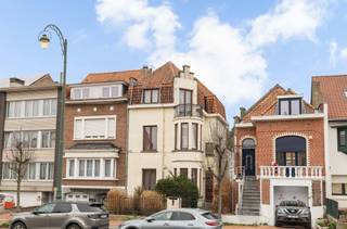 WEMMEL, close to the Ring exit - House with potential for dividing the land - Charming three-sided villa with ± 190m² of living space dating from...