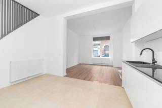 Te koop: volledig gerenoveerd halfopen huis in het centrum van Baasrode, op korte wandelafstand van supermarkt, openbaar vervoer en scholen.Deze...