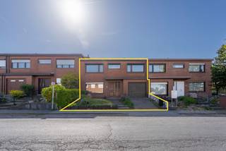 Op zoek naar een ruime woning met veel potentieel op een super rustige ligging in Deerlijk (Sint-Lodewijk)? Dan zou dit wel eens jouw match...