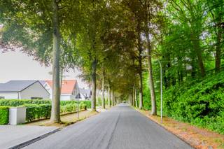 Zeer mooi perceel bouwgrond van 1.134 m² voor open bebouwing, gelegen in een residentiële wijk te Sint-Kruis (Brugge). De Engelendalelaan is een...