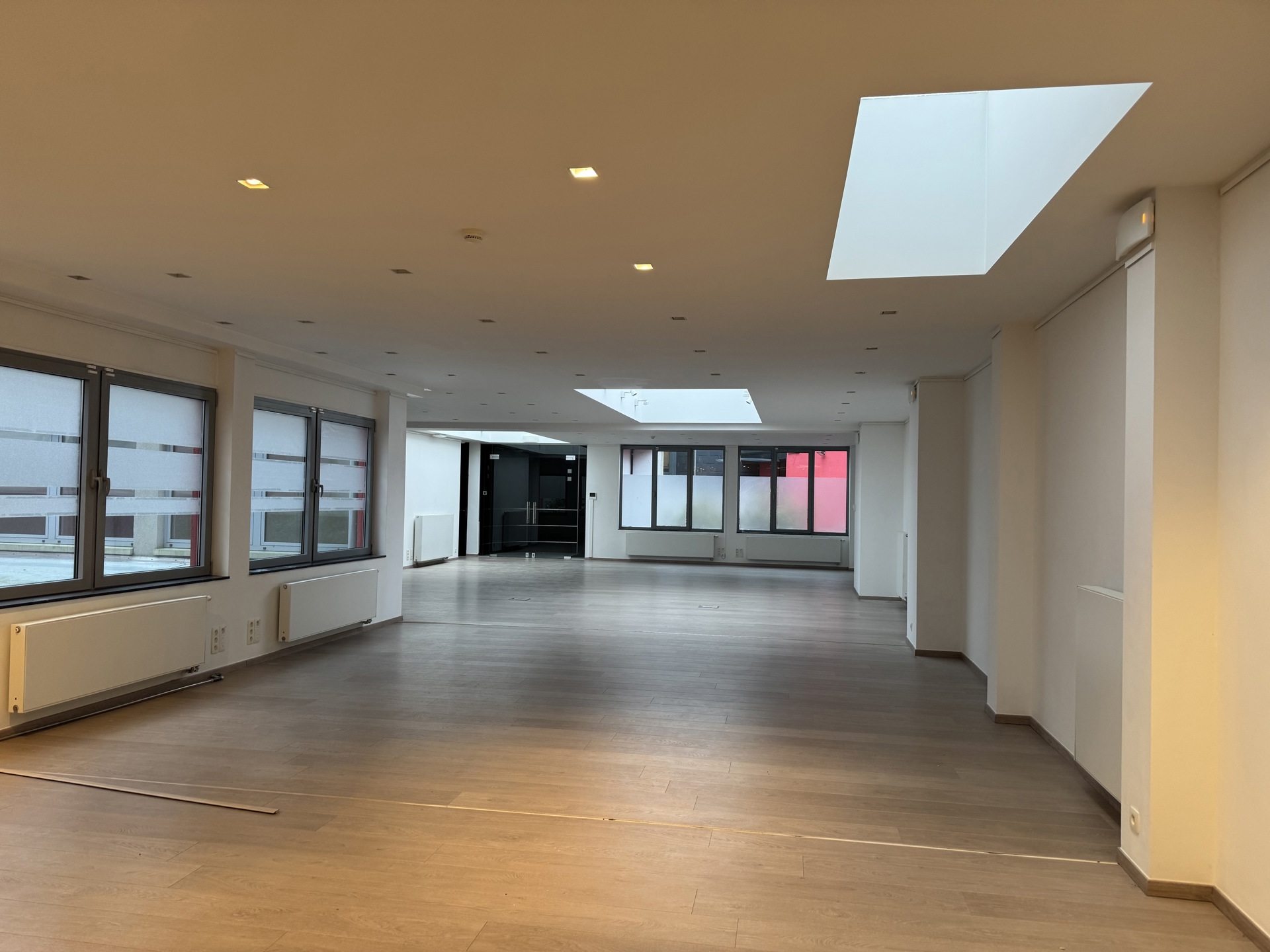 Kantoor te huur 450m² - Stéphanieplein 6 - foto 3