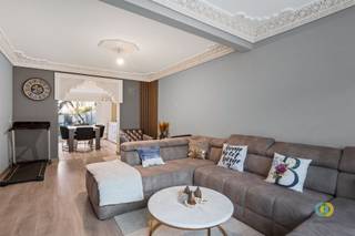 Deze instapklare en recent gerenoveerde woning bevindt zich in een rustige straat met een bijzonder aangename ligging. De omgeving biedt een...