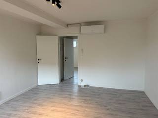 TE HUUR: Gerenoveerd dakappartement met 1 slaapkamer op topligging in het centrum van Hasselt!Dit gerenoveerde dakappartement is uitstekend gelegen...