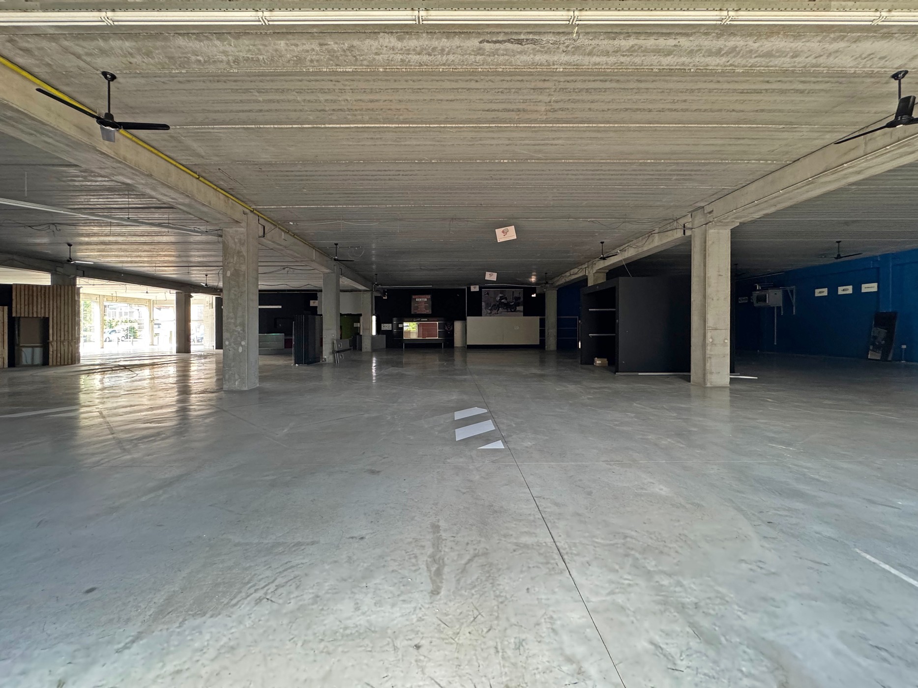 Gelijkvloerse handelsruimte van 1.726 m² met topligging langs expresweg (N45) - foto 3