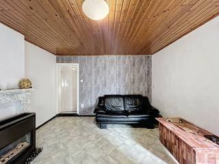 Deze woning op een perceel van 137 m² biedt een solide basis voor wie houdt van een project. Hoewel de inrichting momenteel basic is en de...