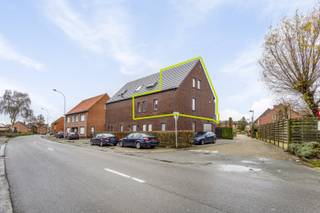 Dit duplex appartement op de 1ste en 2de verdieping in een kleinschalig gebouw met slechts 4 appartementen verkeert in uitstekende staat en is...