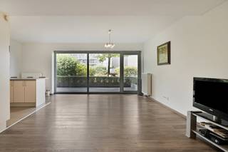 Dit energiezuinige appartement met 2 slaapkamers en een royaal terras van 18 m², is perfect gelegen aan het station van Brugge, aan het...