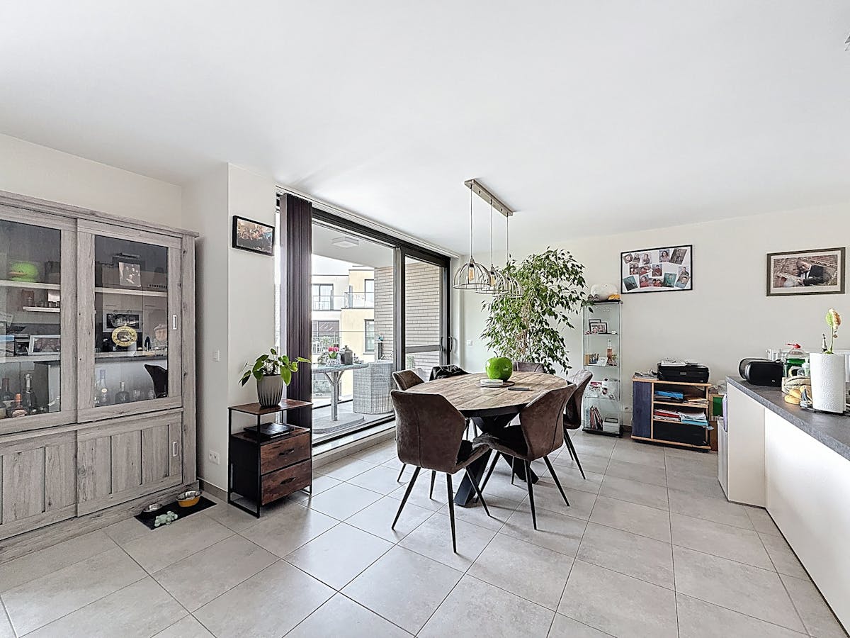 Gloednieuw tweeslaapkamer appartement met terras te huur in Veurne - foto 2