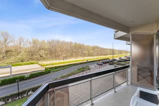 Blankenberge: Studio met ruim terras en duinenzicht te koop!Deze aangename studio met duinenzicht te koop in de A. Ruzettelaan 157 te Blankenberge is...