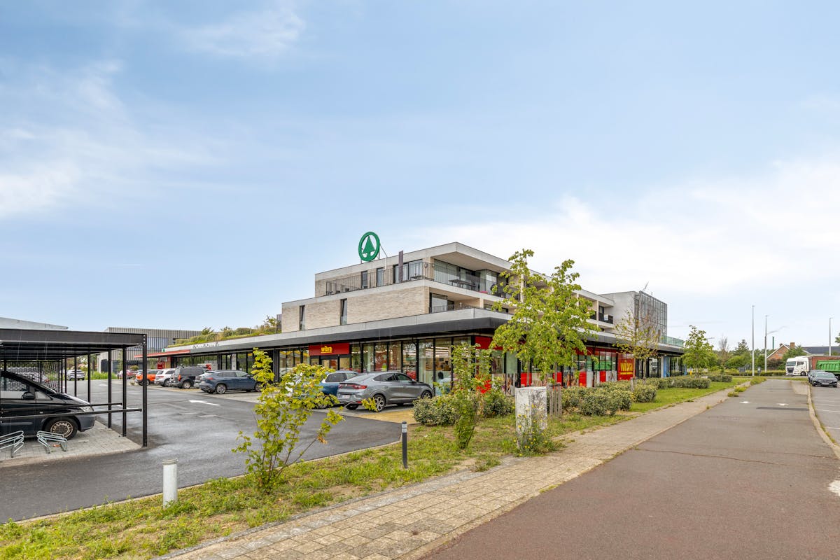 Casco handelsruimte te huur langs drukke invalsweg te Veurne - foto 4