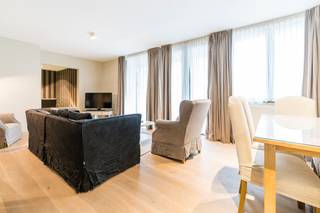 (Arlonstraat 39 bus 52 - 1000 Brussel)Dit gemeubileerde appartement ligt in het hart van de wijk Leopold, omringd door de belangrijkste Europese...