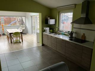 Gezellige halfopen bebouwing te Mazenzele (Opwijk), rustig gelegen in een éénrichtingsstraat.Ondanks de rustige ligging, zijn er in de buurt...