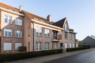 Goed onderhouden appartement met twee slaapkamers gelegen op wandelafstand van het centrum.Indeling en omschrijving:U betreedt dit ruime, goed...
