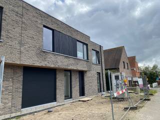 Deze nieuwbouwwoning is gelegen in Hospitaalstraat in Ertvelde en is gerealiseerd met een strakke, tijdloze architectuur die meteen in het...