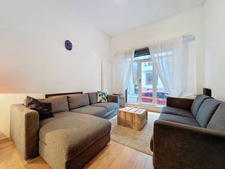 TE KOOP – Souplex met 2 slaapkamers – Europese Wijk ✨<br /><br />📍 Patriottenstraat 9, 1000 Brussel<br /><br />Gelegen in het hart van de Europese Wijk, biedt deze duplex souplex met 2 slaapkamers een praktische indeling en een aangenaam wooncomfort.<br /><br />🔹 2 slaapkamers gelegen op het lagere niveau<br />🔹 Mezzanine van ca. 12 m²<br />🔹 Open, volledig uitgeruste keuken<br />🔹 Woonkamer aan de voorzijde met rolluik<br />🔹 2 toiletten<br />🔹 Badkamer + douchekamer<br />🔹 Grote dressing<br />🔹 Wintertuin 🌿<br />🔹 Individuele gascondensatieketel<br />🔹 Lage gemeenschappelijke kosten<br />🔹 Elektriciteit conform<br />🔹 EPC : E<br /><br /><br />Ideaal als eigen bewoning of investering, op een toplocatie vlak bij de Europese instellingen, openbaar vervoer en winkels.<br /><br />📞 Info & bezoeken :<br />Frédéric Top – 0472 34 44 08<br />📩 frederic.top@weinvest.be<br /><br />We Invest Brussel-Europa<br /><br />🔍 Andere panden te koop in Brussel en de Europese Wijk via 👉 weinvest.be